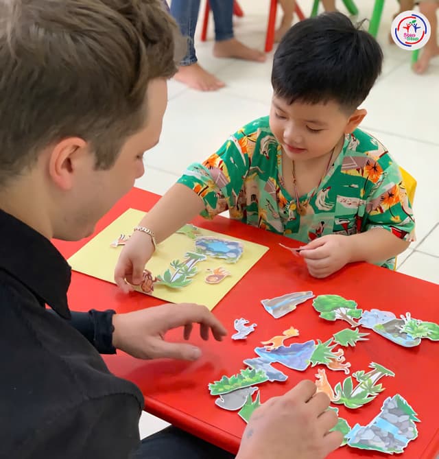 Hoạt động nhóm trong lớp học