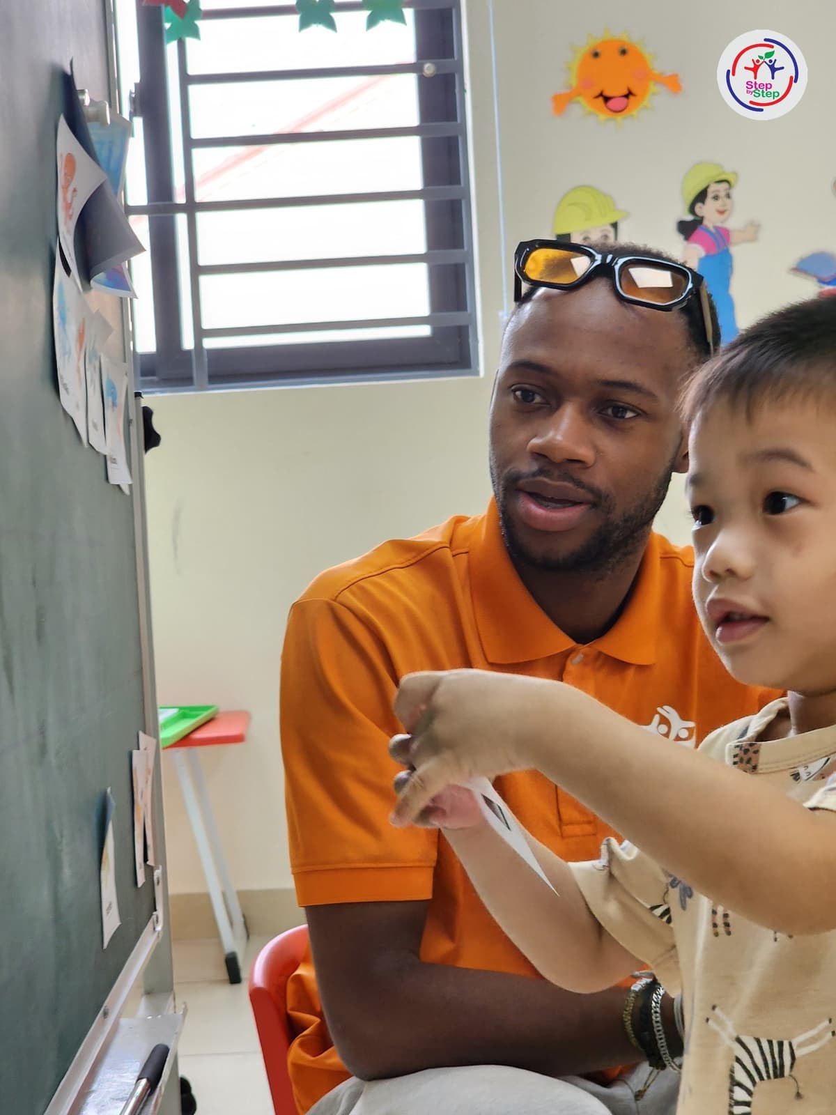 Học sinh học tập tại Từng Bước Một